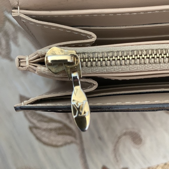 🌹AUTHENTIC LOUIS VUITTON VERNIS MONOGRAM SARAH WALLET🌹 - Picture 7 of 11